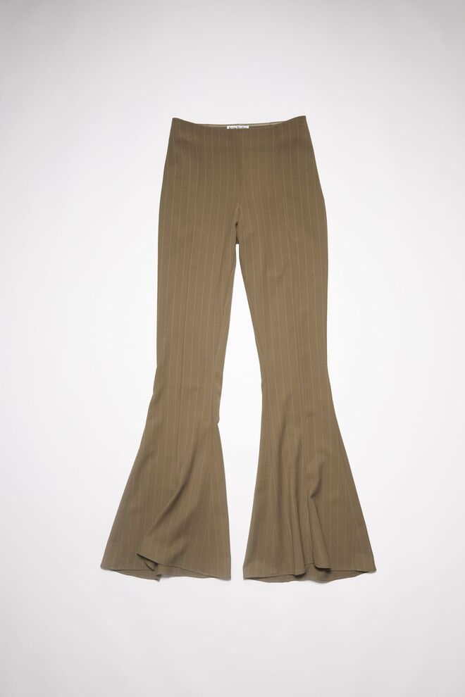 Calças em lã, €480, Acne Studios