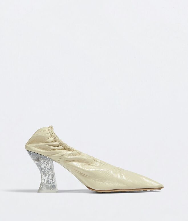 Sapatos em pele e pexiglass, €990, Bottega Veneta