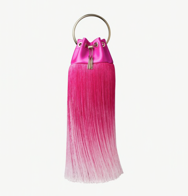 Carteira Bon Bon em cetim de seda, €1395, Jimmy Choo
