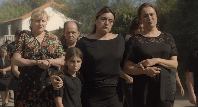 O filme conta com Ana Padrão, Catherine Salée e Lua Michel como protagonista, entre outros atores.