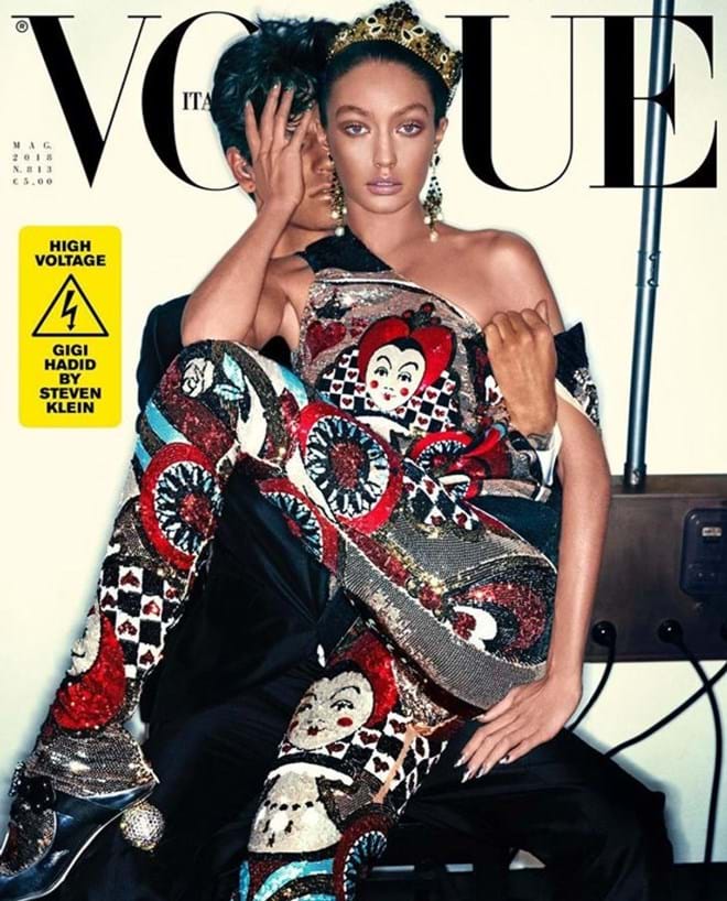 Gigi Hadid está irreconhecível nesta capa de 2018 da Vogue italiana.