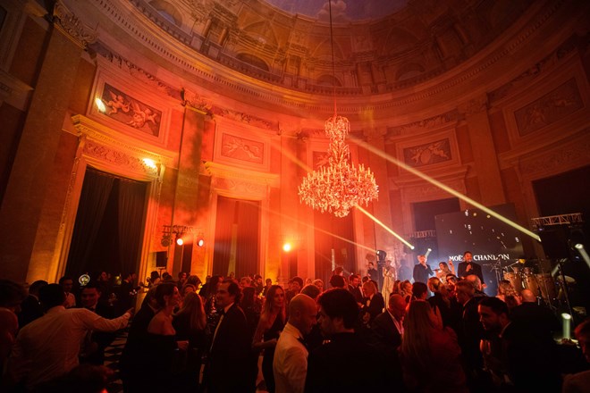 A festa seguiu com pompa e circunstância, num ambiente de elegância e festividade