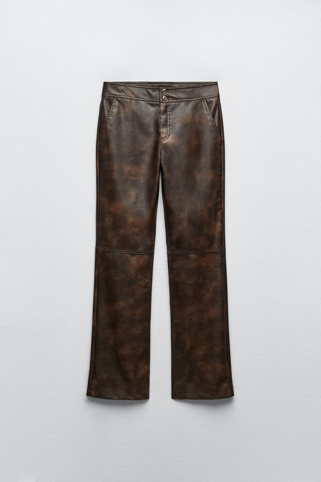 Calças em pele, €445, MSGM