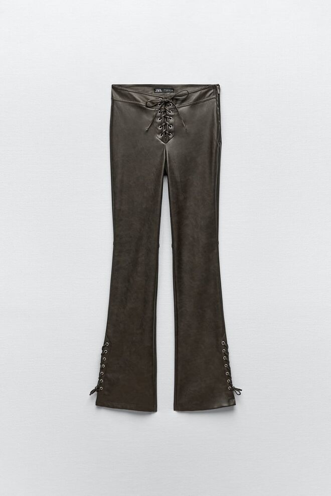 Calças em polipele, €39,95, Zara