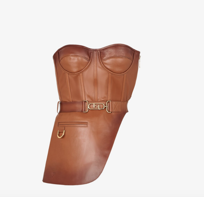 Top em pele, €2900, Fendi