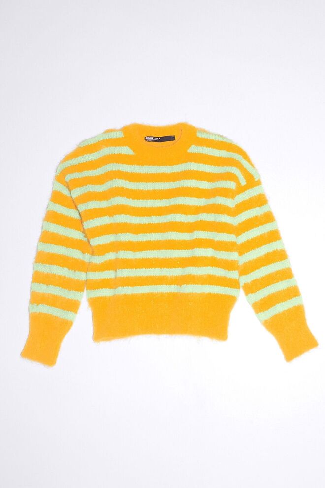 Camisola em lã mohair, €250, Bimba Y Lola