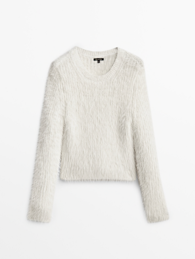 Camisola em malha e pelo sintético, €89,95, Massimo Dutti Studio
