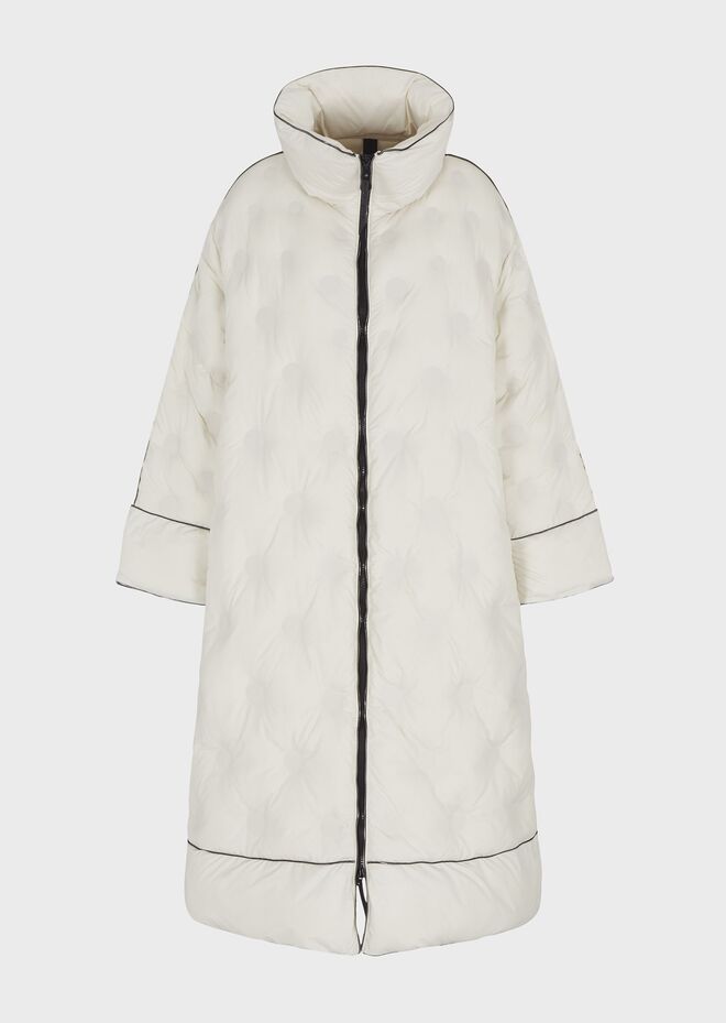 Casaco nylon e algodão com penas, €3.500, Giorgio Armani