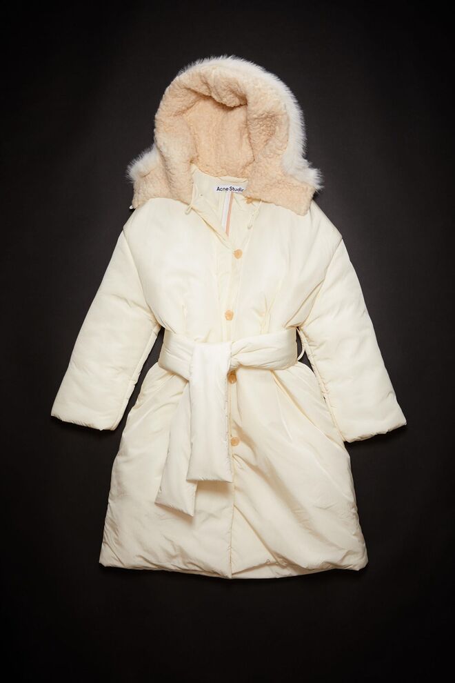 Casaco em nylon com carneira, €1200, Acne Studios