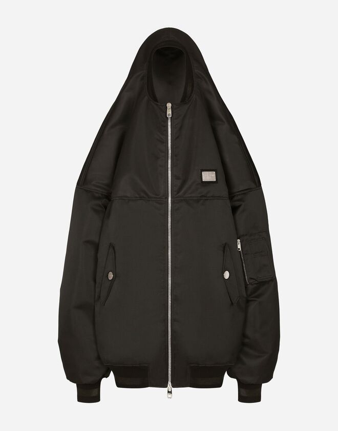 Blusão comprido em nylon, €2650, Dolce&Gabbana
