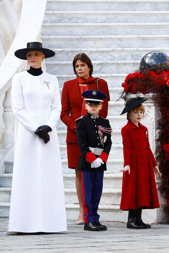 Charlene do Mónaco, Stephanie do Mónaco, príncipe Jacques e a princesa Gabrielle participam nas celebrações do Dia Nacional do Mónaco, 19 de novembro de 2022.