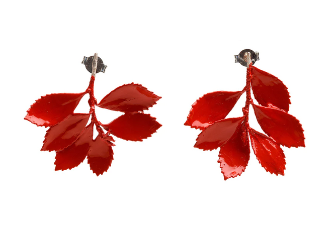 Brincos Ruber Folium, €75, Joana Ribeiro.