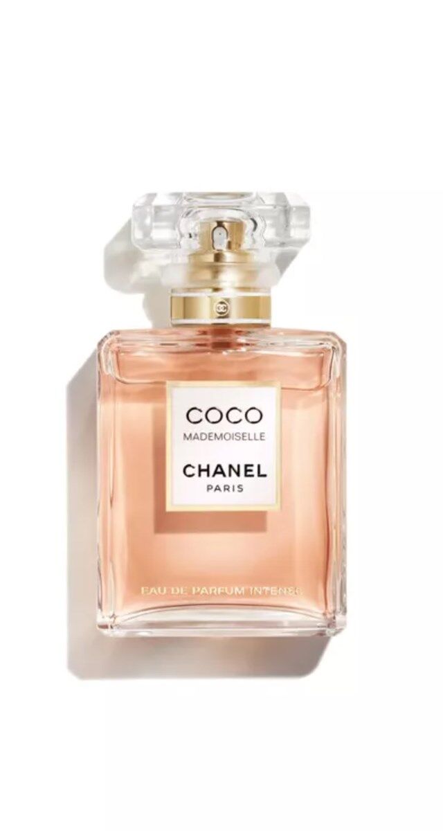 Clássica com toques juvenis: Eau de Parfum Intense Coco Mademoiselle, 35ml, €76, Chanel.