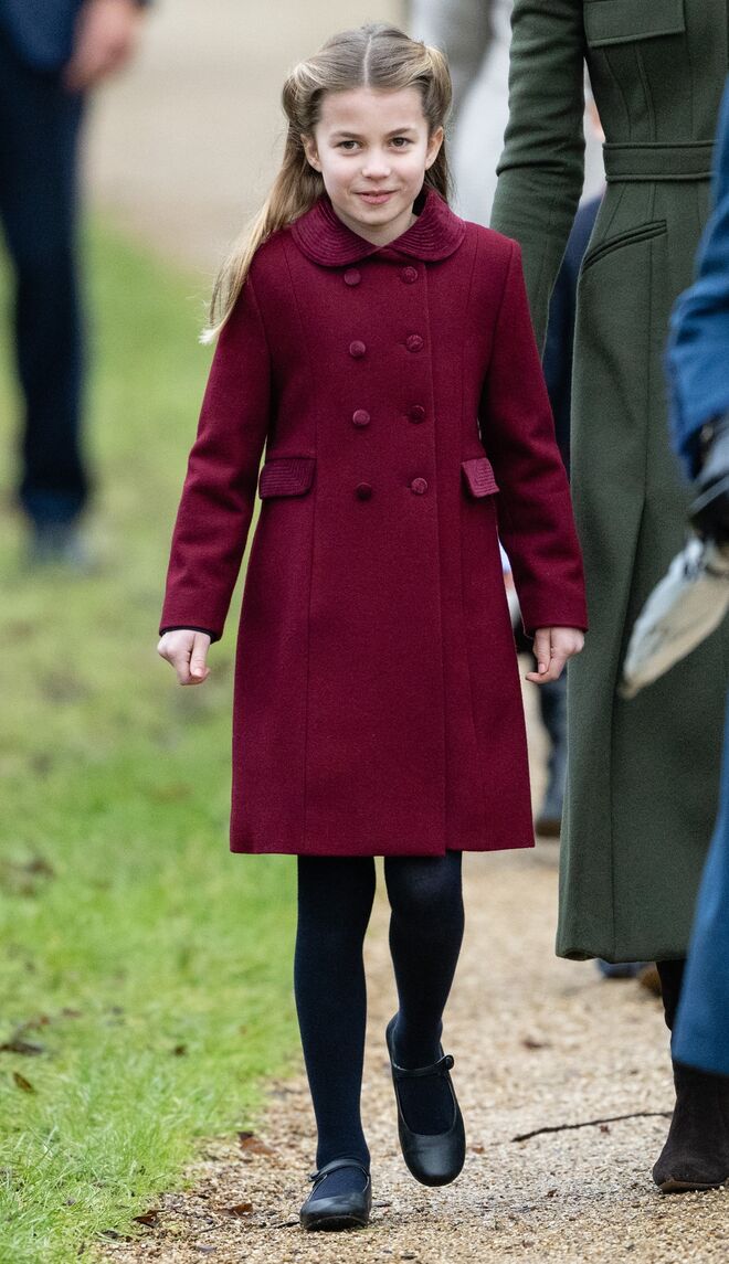 Princesa Charlotte a caminho do Serviço de Natal na Igreja de Sandringham a 25 de dezembro de 2022, Inglaterra.