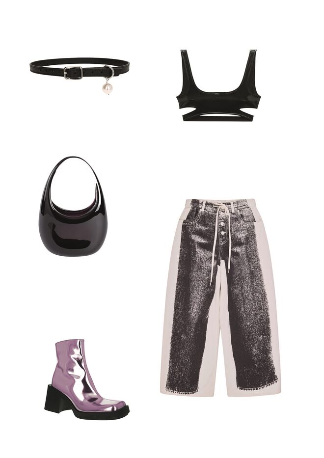 Top em pele, €350, Courrèges; Calças em ganga, €450, MM6 Maison Margiela; Carteira em vidro, €3500, Coperni; Choker em pele com pérola, €65, e botas Milla em vinil, €370, Justine Clenquet.