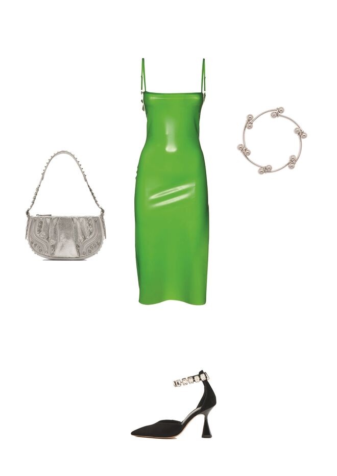 Vestido em vinil, €816, Giuseppe Di Morabito em Luisaviaroma.com; Carteira, €39,95, Zara; Sapatos Hera, €549,70, Luis Onofre.