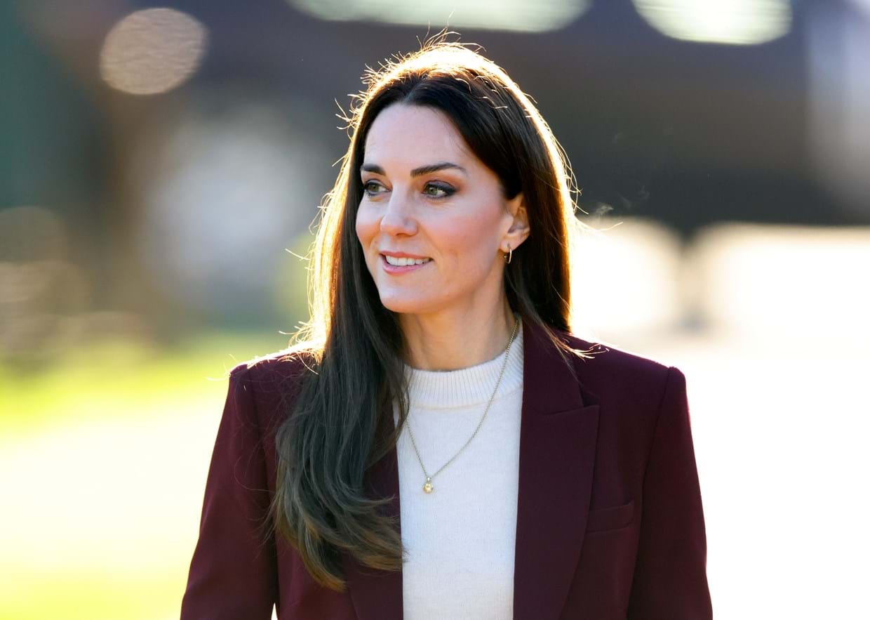 Kate Middleton reuniu-se com a equipa da Liga Inglesa de Rugby em cadeira de rodas no Hampton Court Palace a 19 de Janeiro de 2023 em Londres, Inglaterra.