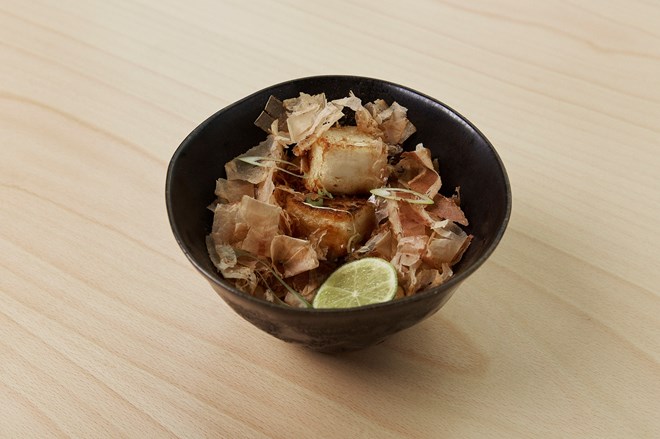Cubos de tofu crocante.