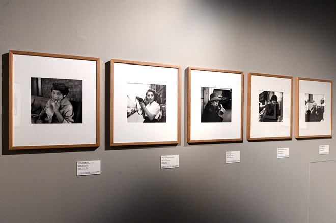“A ideia da acumulação da personagem da Beatriz, vem-me da Vivian Maier. A pancada da acumulação acontece muito a pessoas sozinhas, pessoas com passado conturbado.”