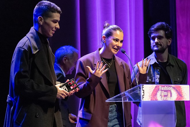 Sara Peixoto e Jorge Ribeiro, diretores de marca da MAJATU-STUDIO, receberam o prémio de Melhor Filme de Marca com Resistência.