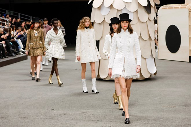 Circo em Paris? A nova coleção da Chanel é inspirada num bestiário -  Tendências - Máxima