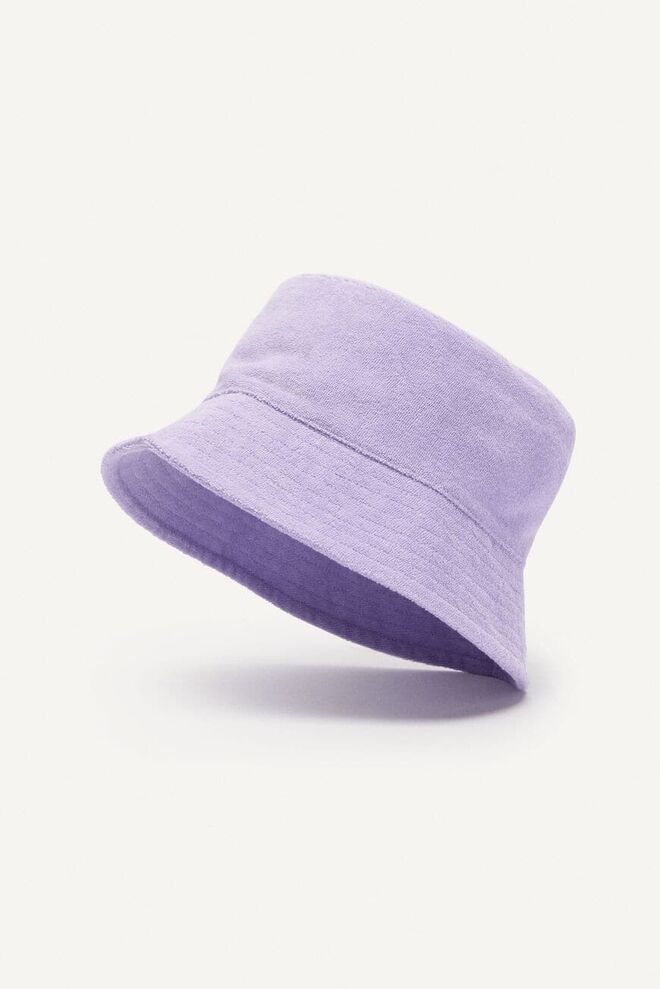 Chapéu Hipo, €80, ba&sh.