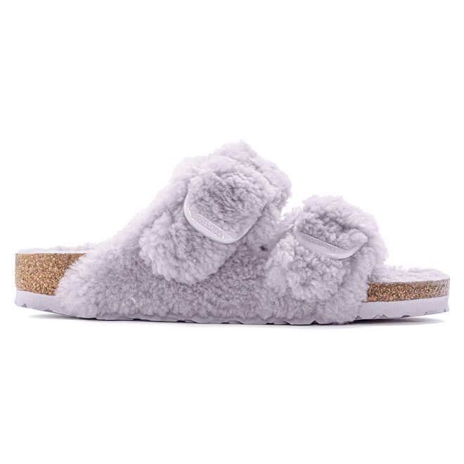 Sandálias Arizona Big Buckle Teddy, €190, Birkenstock.