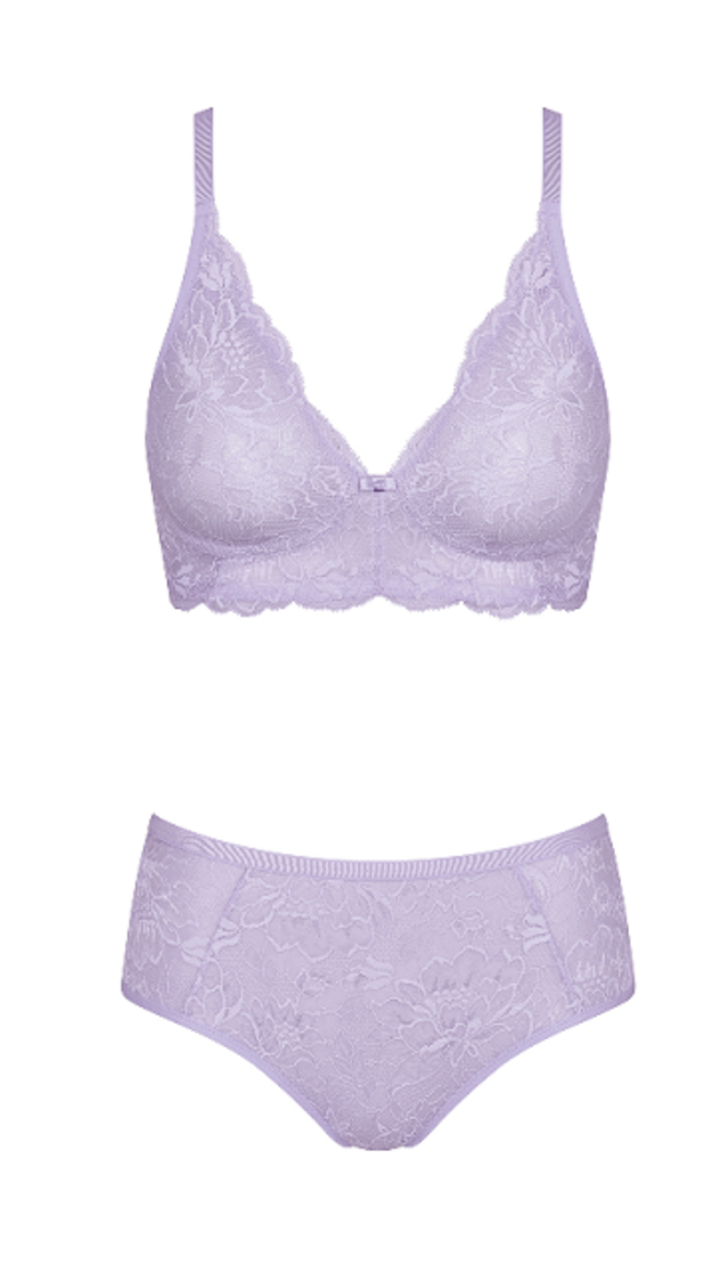 Soutien, €42,90, e cuecas, €24,90, Triumph.