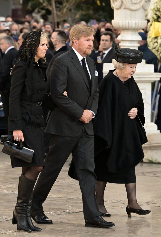 Máxima e Guilherme da Holanda com Beatriz, rainha emérita.