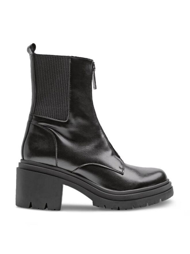 Botas em polipele, €49,99, Deichmann.