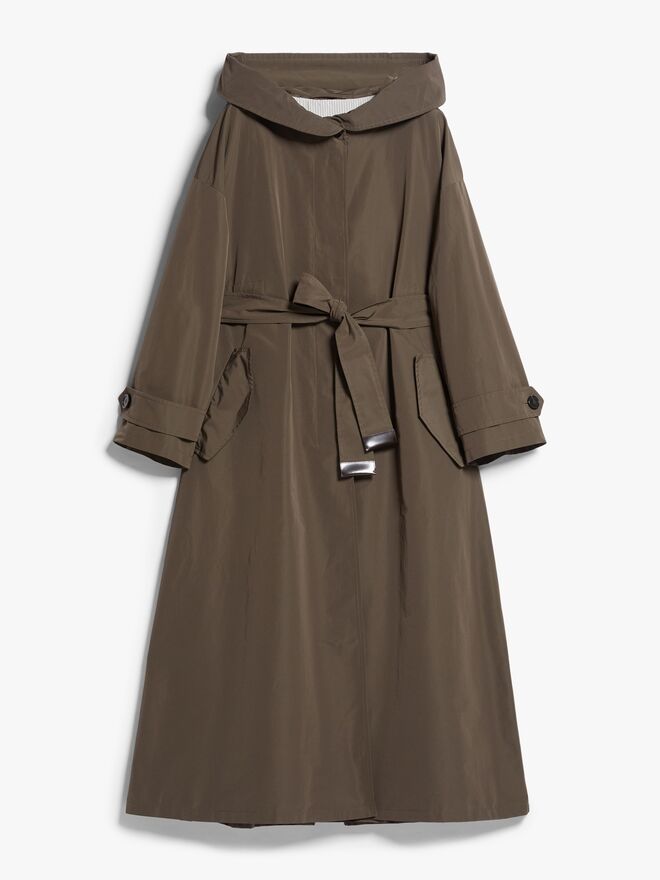 Trench Coat em nylon, €879, Max Mara.