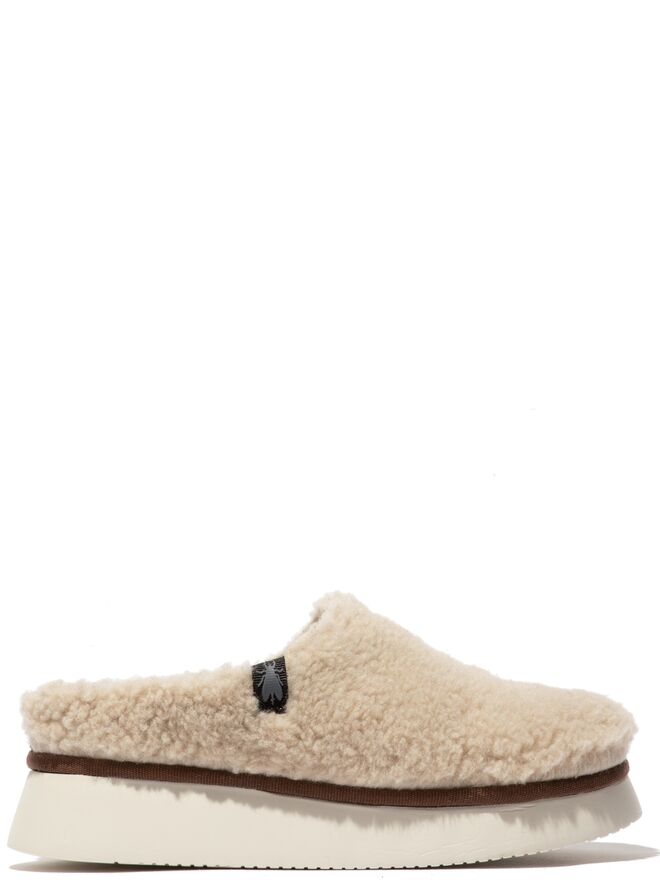 Loafers em carneira, €94,90, Fly London.