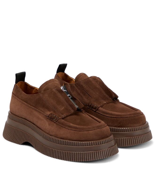 Loafers, €345, Ganni em Mytheresa.com.