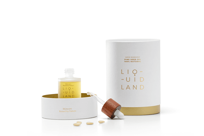 O produto inaugural da Liquid-Land procura a dupla exaltação à natureza e respeito pela matéria-prima.