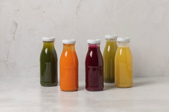 O The Therapist tem três programas: Soup Cleanse, (com cinco sopas, para reduzir a sensação de inchaço e ajudar à desintoxicação do organismo); Cold Press Cleanse, (com cinco sumos de diferentes frutas e ou vegetais) e o One Day Cleanse DIY (um reset personalizado, com um mix entre sopas e sumos).