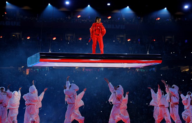 Rihanna no concerto da Super Bowl 2023.
