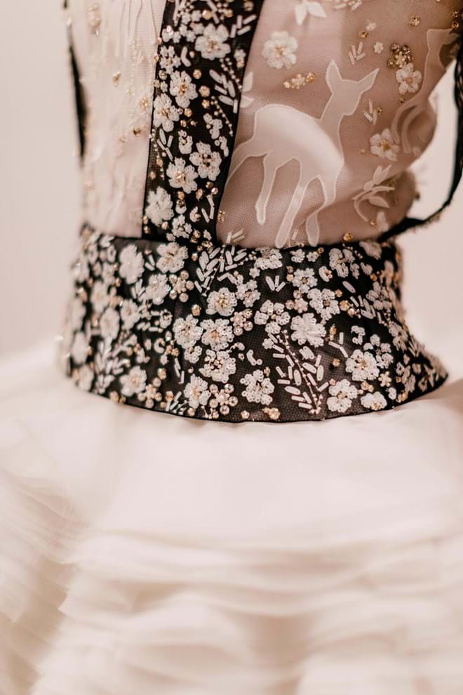 Detalhes do vestido.