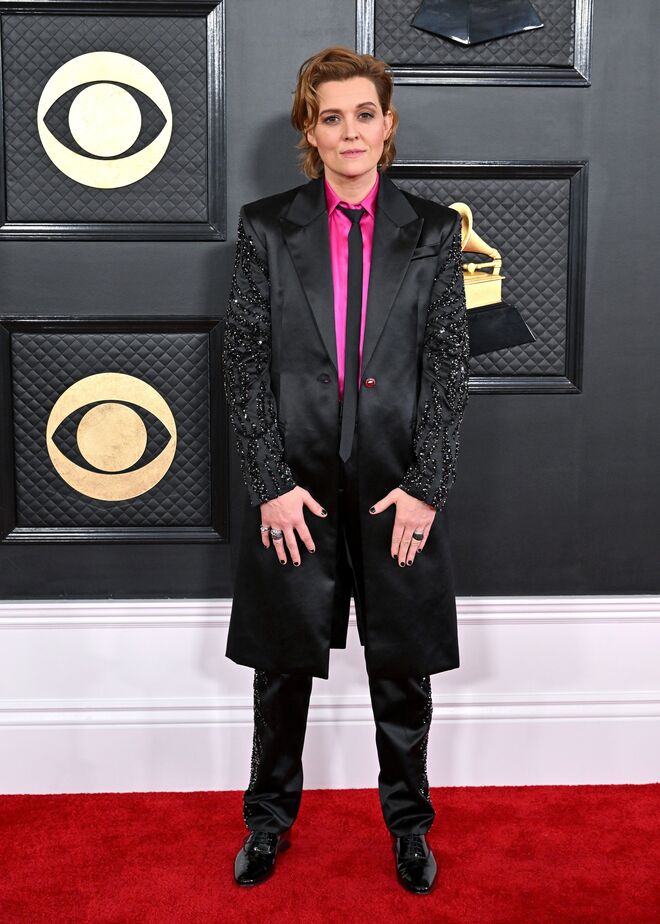 Brandi Carlile em Versace.