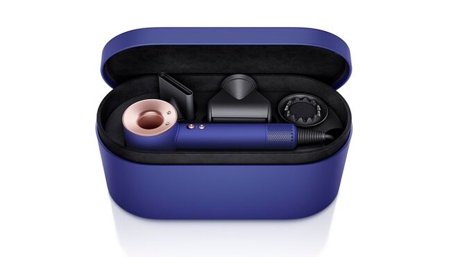 Secador de cabelo Supersonic™ Azul Vinca & Rosé, €479, Dyson.
