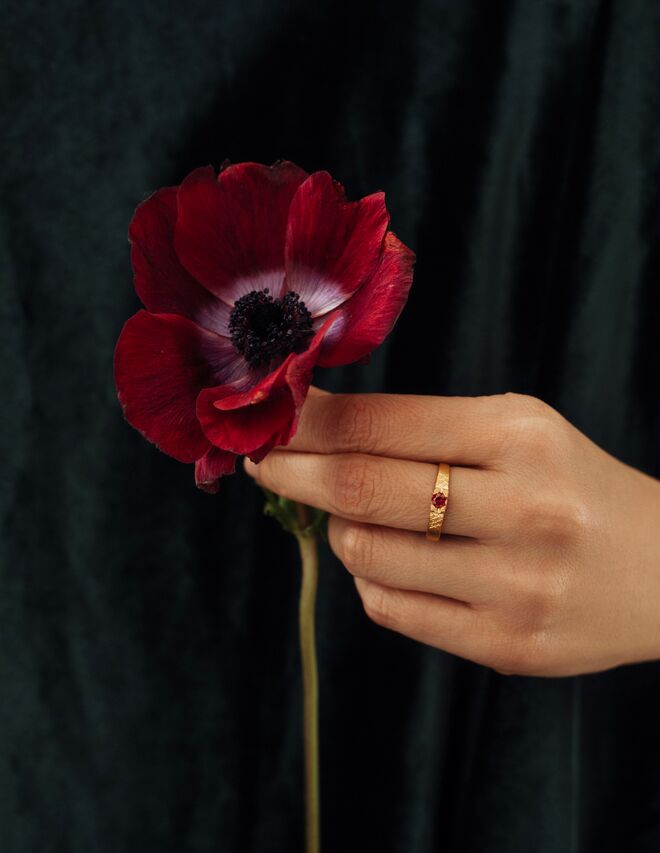 Anel Almourol da coleção Banquete, €79, Juliana Bezerra.