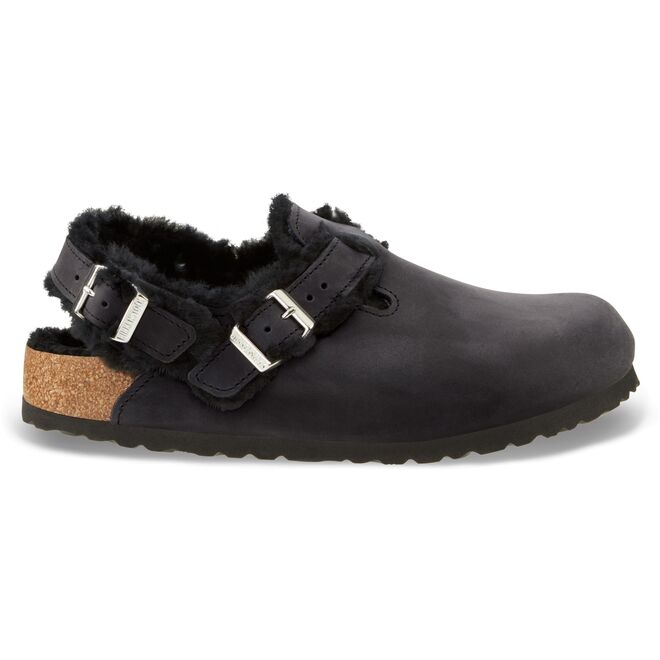 Clogs em camurça, €180, Birkenstock.