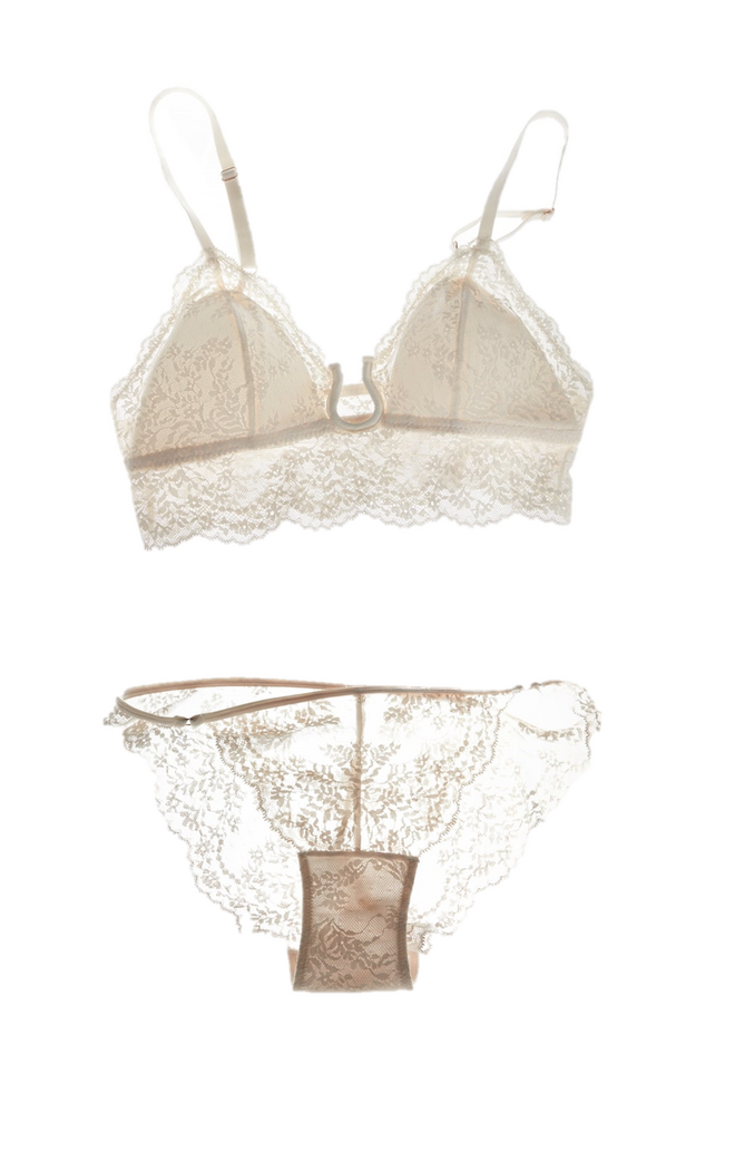 Soutien, €22,99, e cuecas, €7,99, Oysho.