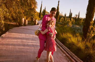 Sem ideias para o que vestir na próxima cerimónia? Aqui tem os looks para toda a família