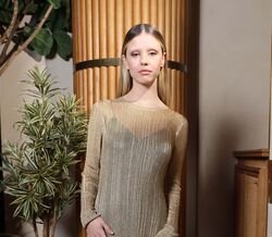 Alba Baptista, Mia Goth e Kylie Minogue no jantar da Miu Miu, em Paris