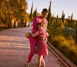 Sem ideias para o que vestir na próxima cerimónia? Aqui tem os looks para toda a família