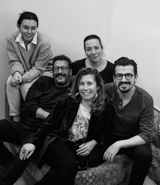 A banda Sofia Queiroz (contrabaixo), André Sousa Machado (bateria), em cima Ana Luz Dias (harpa), em baixo Marta Hugon (diretora artística de Caliope), à direita Luís Figueiredo (director musical, piano).