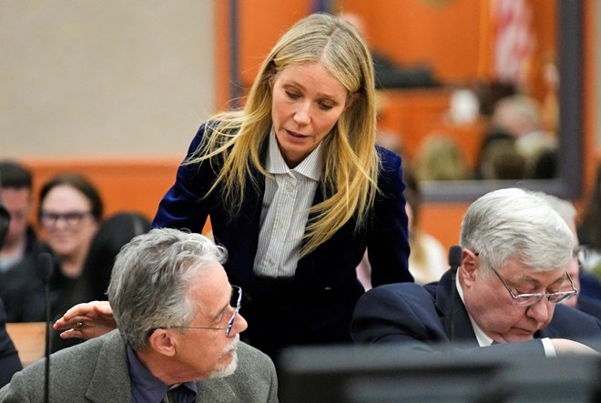 Gwyneth Paltrow e Terry Sanderson no tribunal de City Park, 30 de maço de 2023.