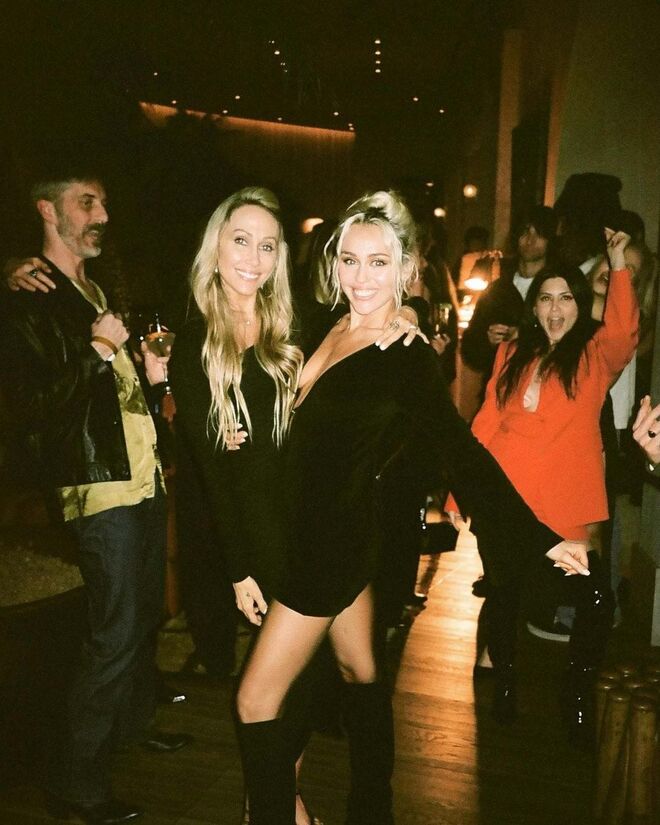 Tish Cyrus e Miley Cyrus.