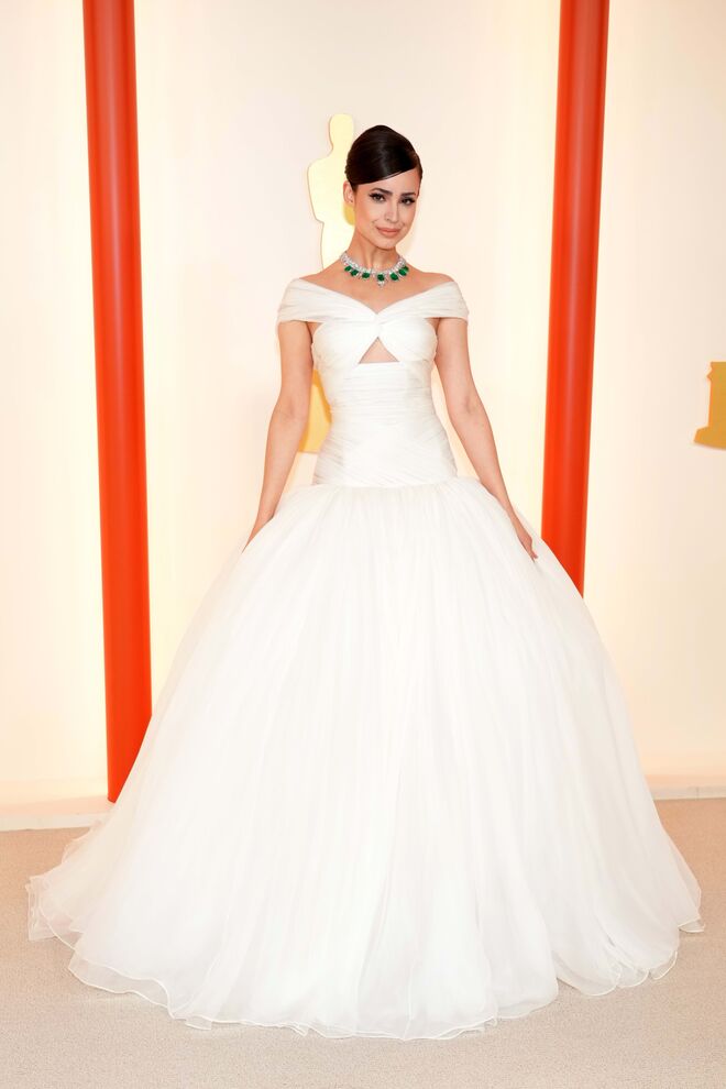 Sofia Carson em Giambattista Valli Couture .
