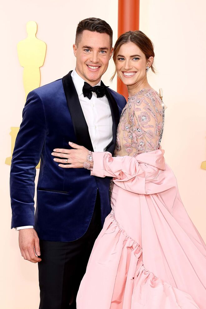 Alexander Dreymon e Allison Williams.
